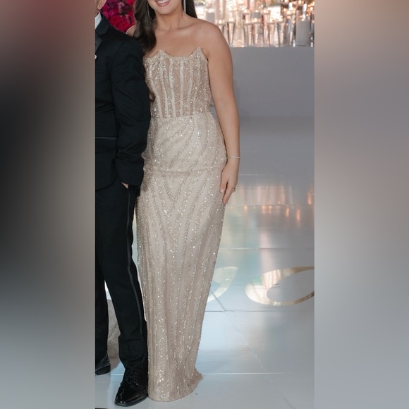 Walter Collections Gown - Picture 3 of 3